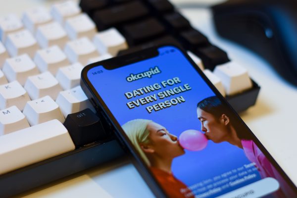 20 Best Hookup Apps to Help You Get Under the Sheets