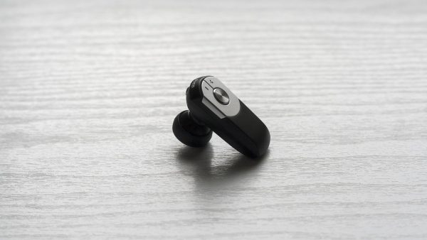 noise canceling earbuds come in wired and wireless options