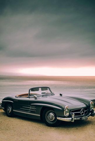 Download Free Retro Mercedes Benz by the Beach Wallpaper | CellularNews