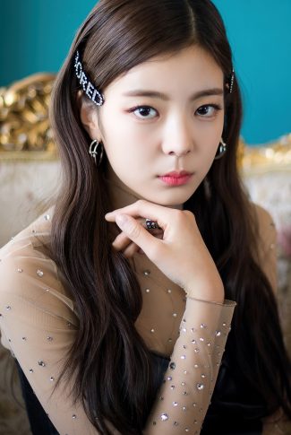Download ITZY: Lia in Velvet and Sheer Wallpaper | CellularNews