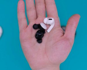 How to Clean Earbuds and Sanitize Them Properly