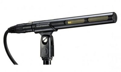 A shotgun microphone with a narrow build that has a dynamic range and tight pick-up pattern.