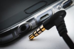 Best Hacks if Your Headphone Jack Is Not Working on Mobile