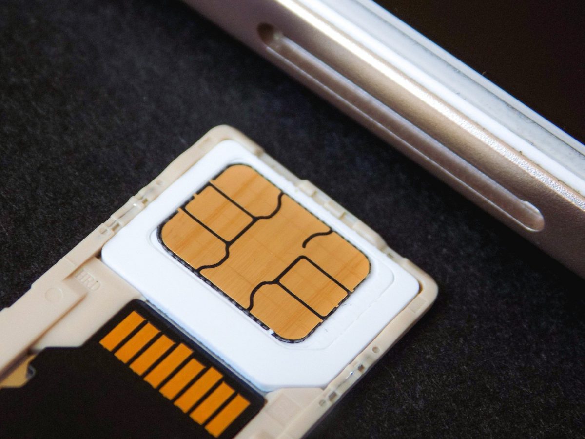 How to Fix Invalid SIM Card or No SIM Error on Android and iOS