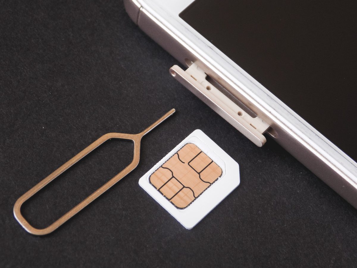 How to Fix Invalid SIM Card or No SIM Error on Android and iOS