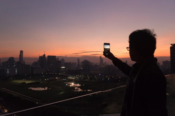 10 Best Tips To Master Low Light Photography On A Smartphone