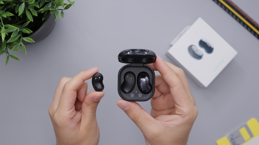 13 Best Wireless Earbuds and Headphones for iPhone in 2022