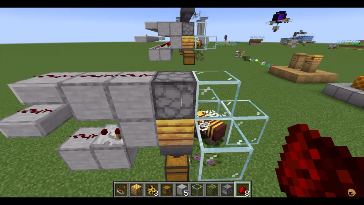 How to Make a Minecraft Bee Farm to Automatically Harvest Honey