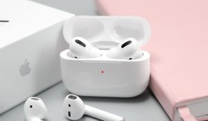 What Does ‘AirPods Flashing Orange’ Mean and How to Fix It