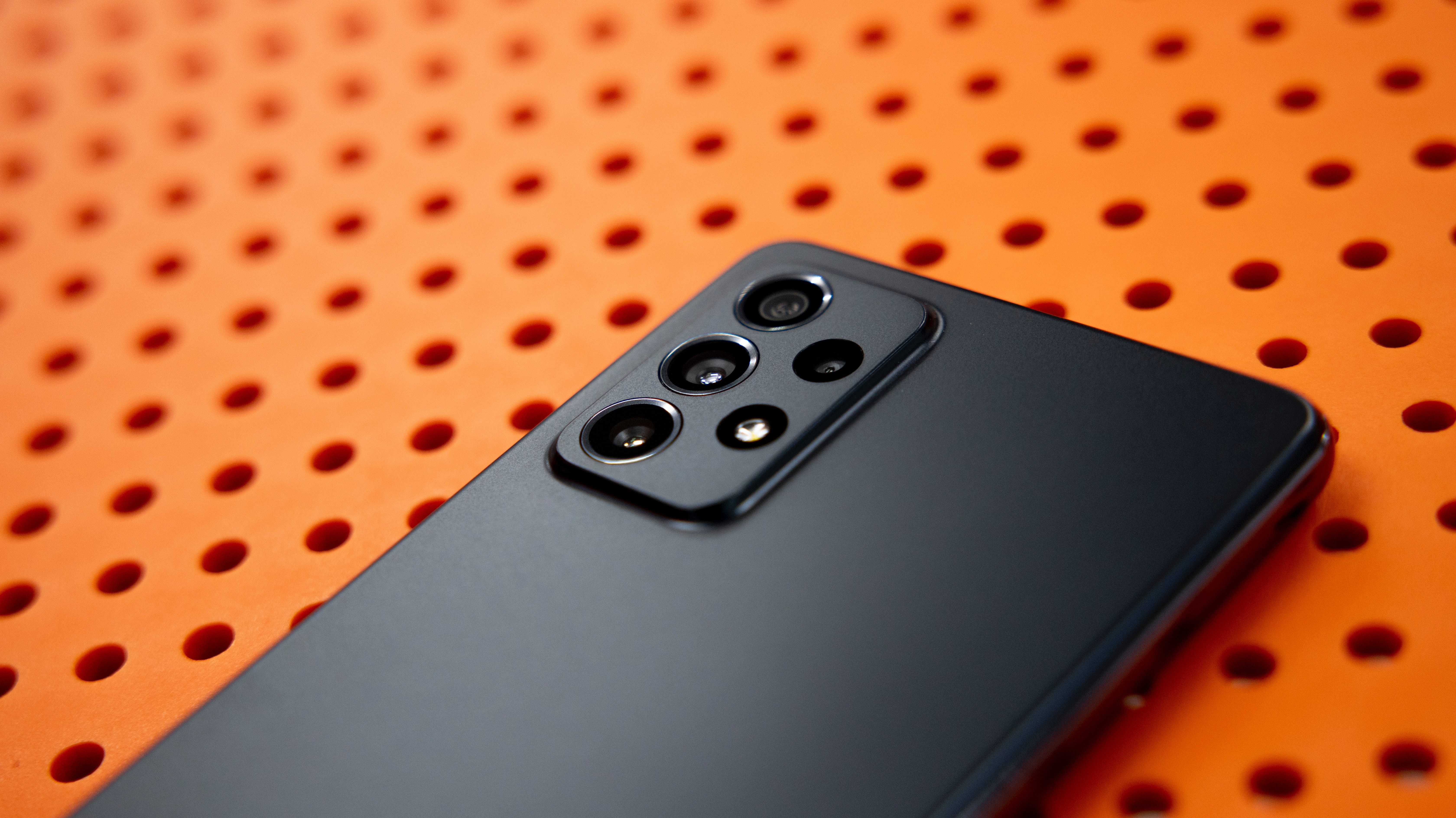 10 Best Mobile Phone Storage for 2024