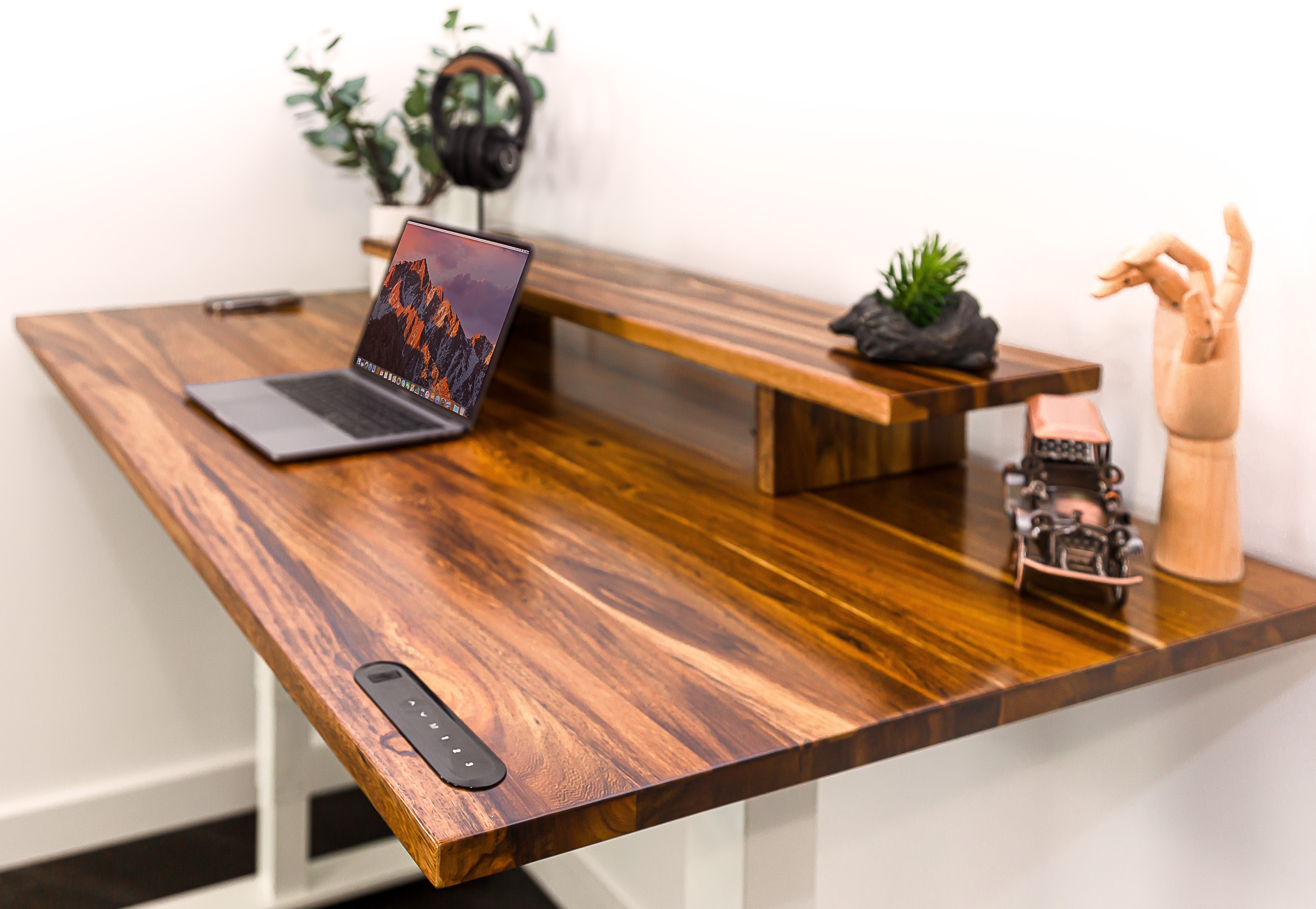 13 Amazing Wireless Charging Table for 2024