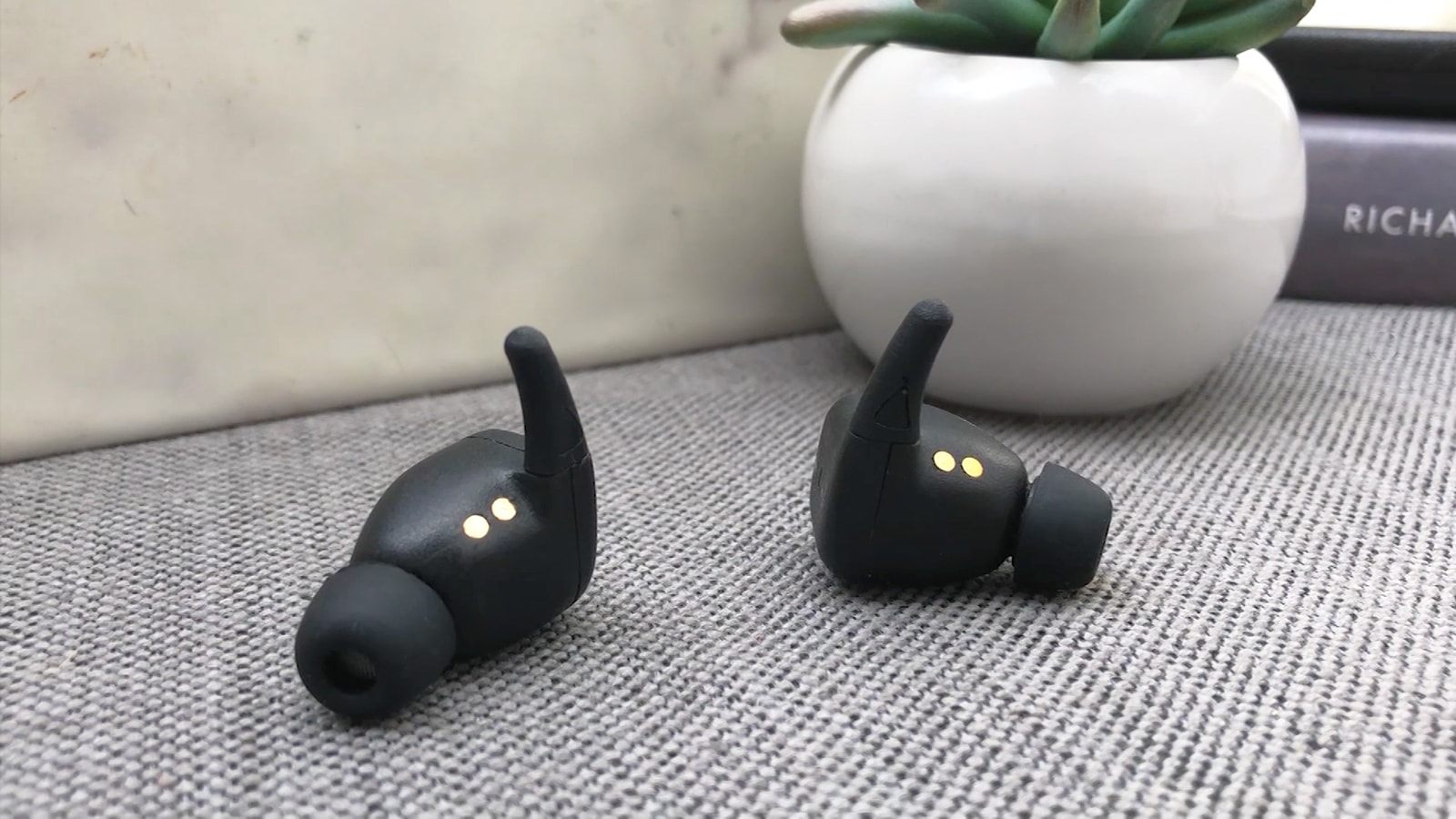 9 Best Wireless Earbuds For iPhone for 2024