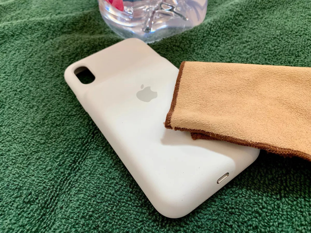 how-do-you-clean-a-white-phone-case