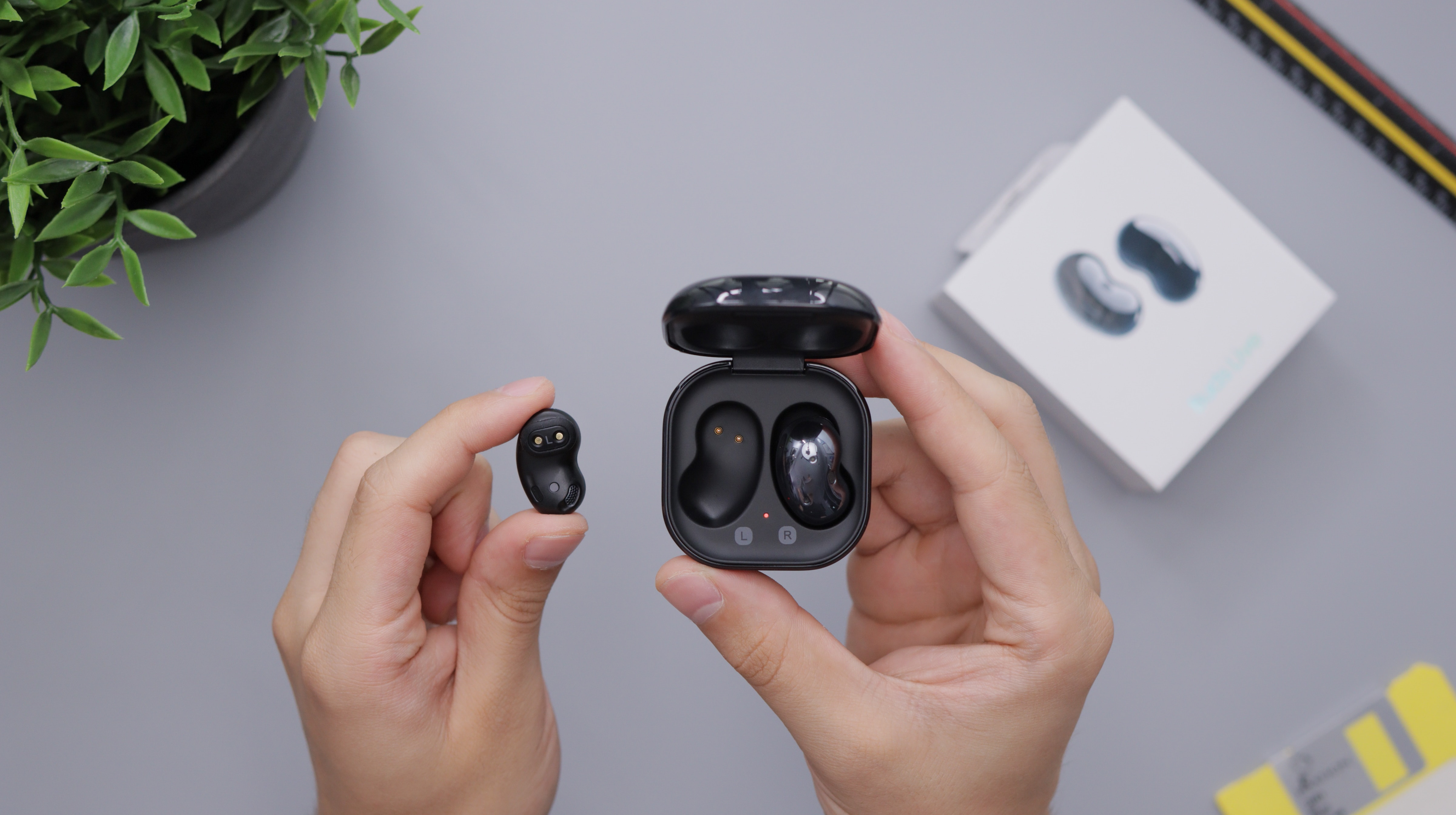 how-do-you-connect-wireless-earbuds