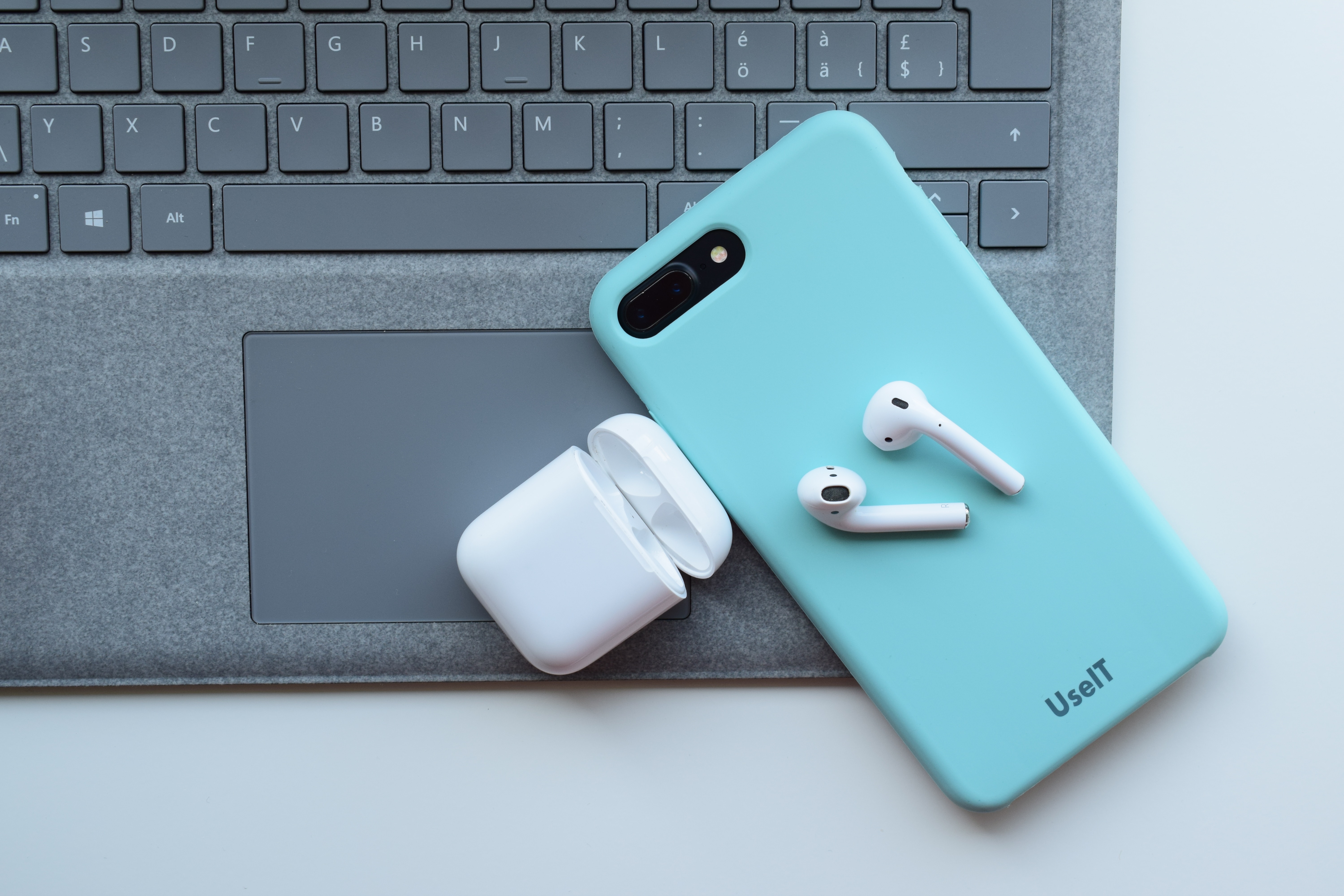 how-does-airpod-wireless-charging-work