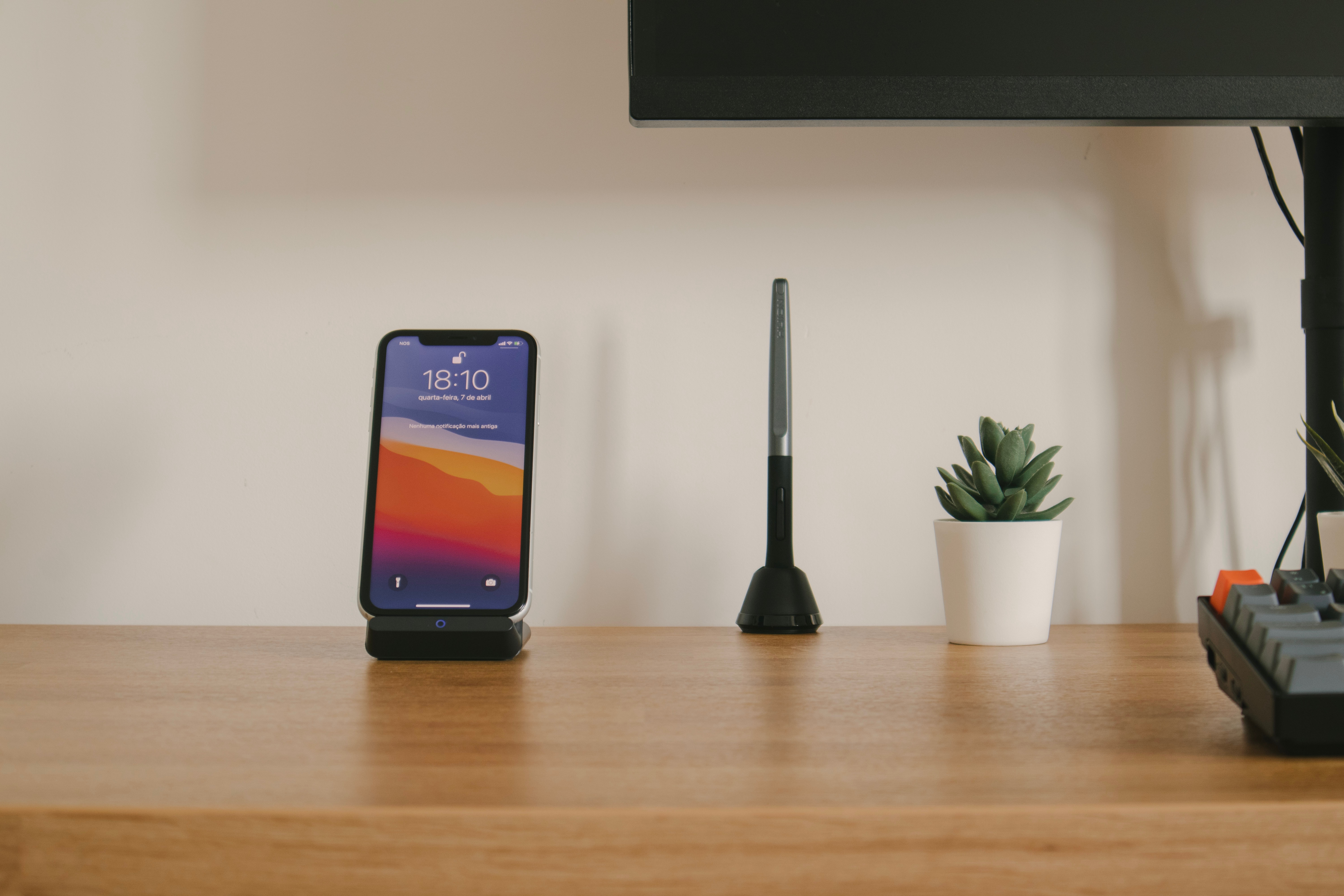 how-does-wireless-charging-work-iphone