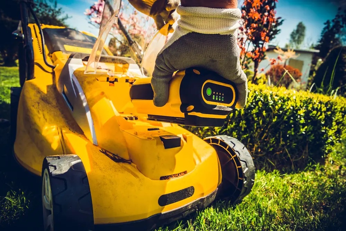 how-long-does-a-lawn-mower-battery-last-cellularnews