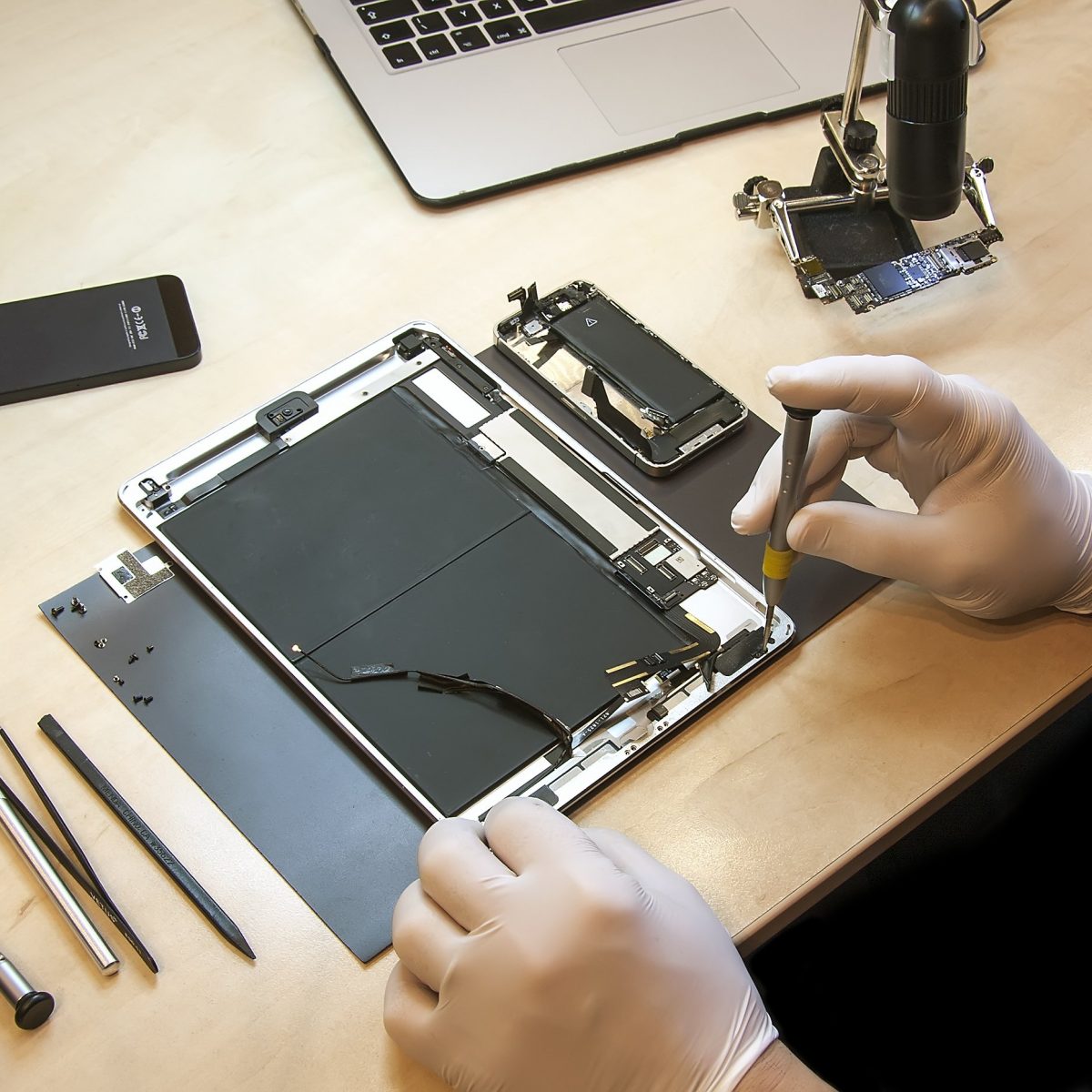 How To Fix A Cracked iPhone Or iPad Screen