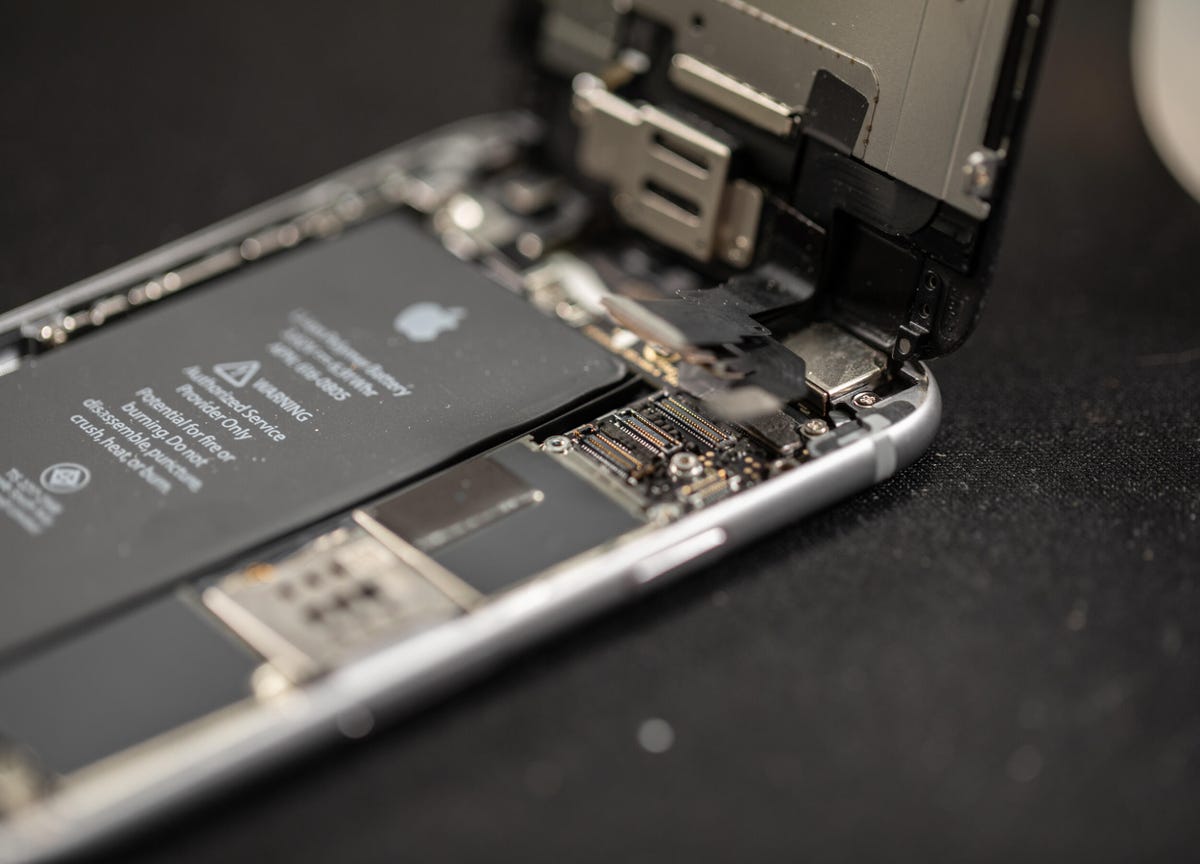 How To Change Battery In IPhone 12 CellularNews