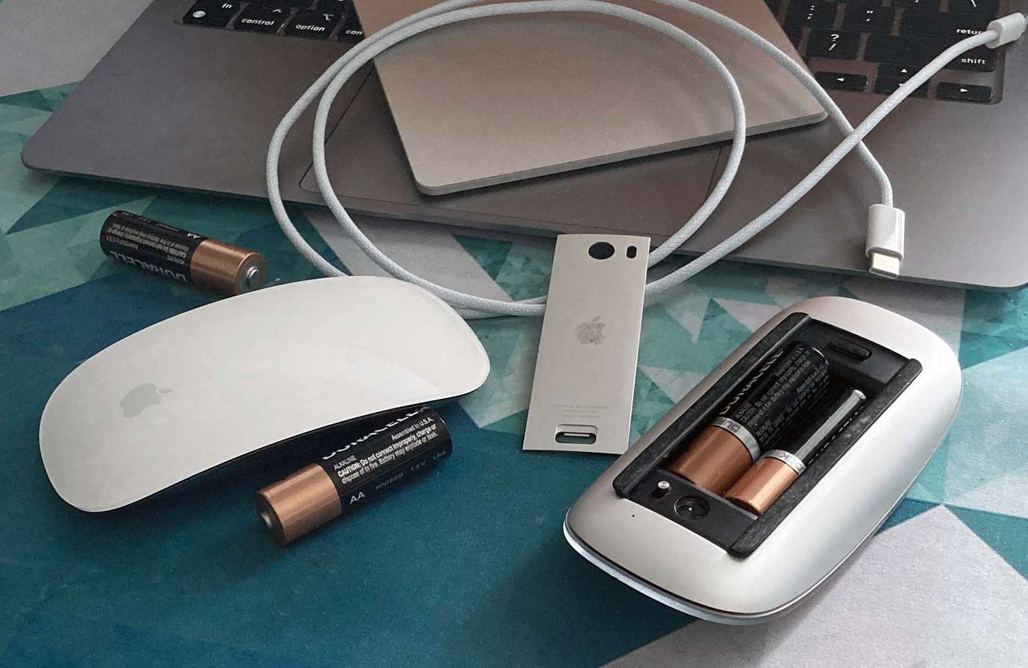 how-to-change-battery-on-apple-mouse