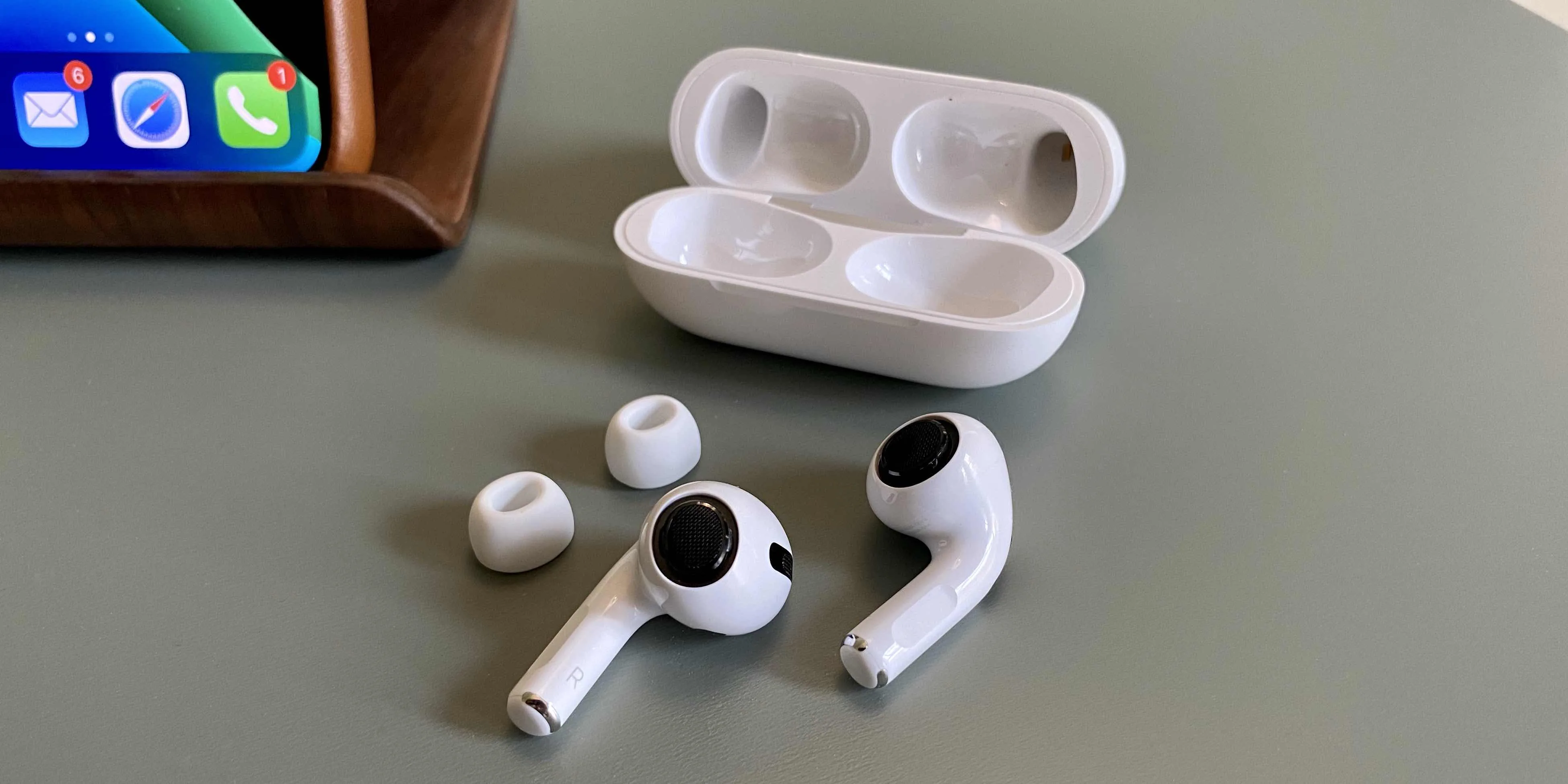 how-to-clean-airpod-case