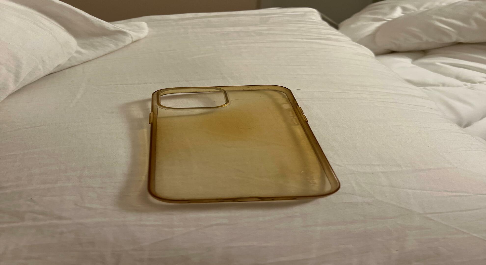 how-to-clean-brown-clear-phone-case
