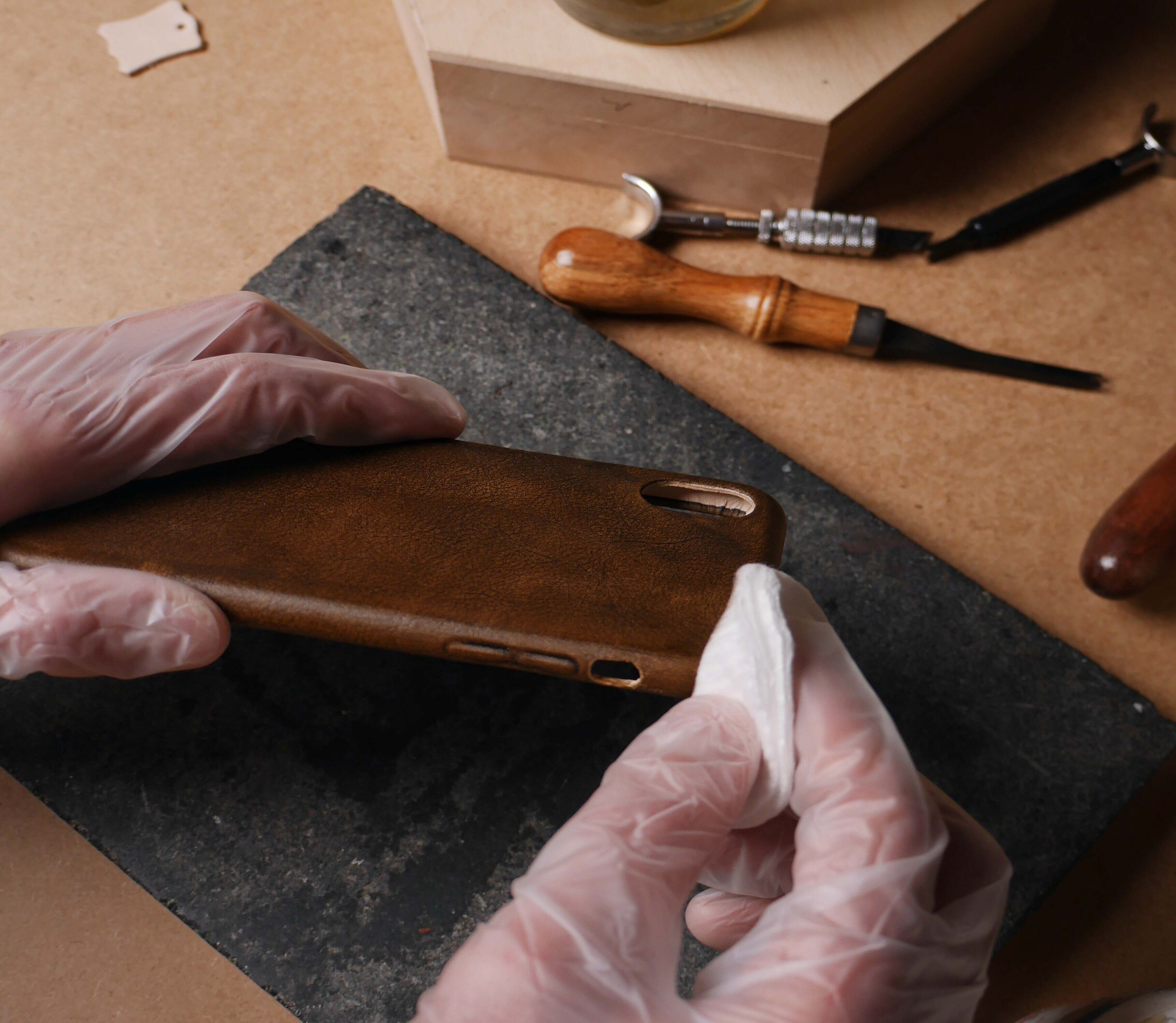 how-to-clean-leather-phone-case