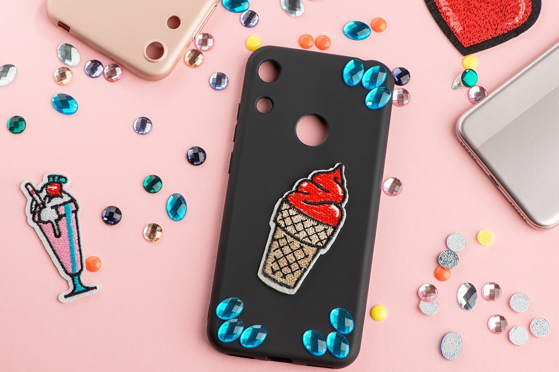 how-to-decorate-your-phone-case-with-stickers