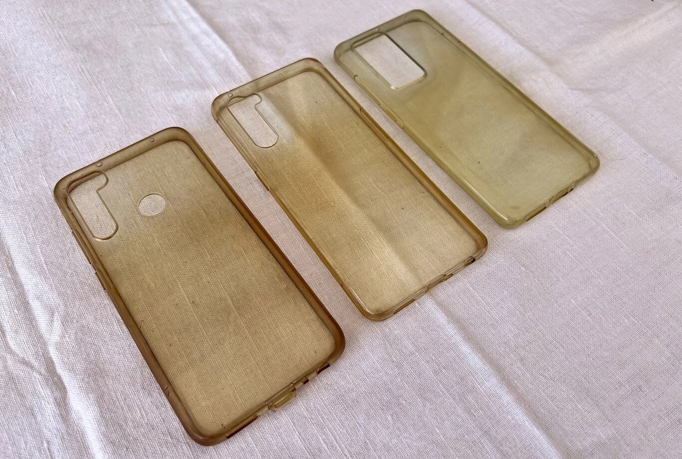 how-to-get-yellow-off-of-clear-phone-case