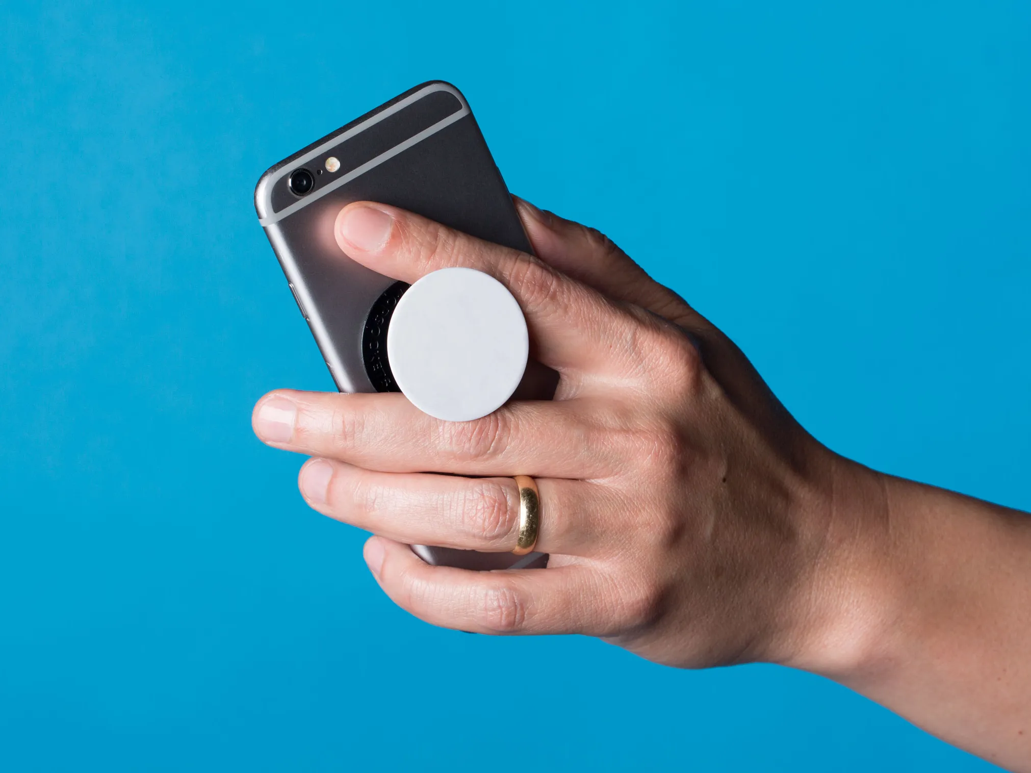 how-to-put-in-a-popsocket