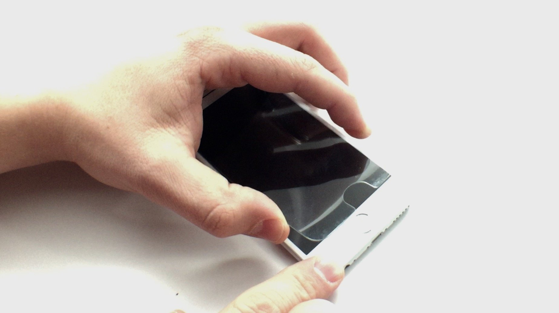 how-to-remove-zagg-screen-protector
