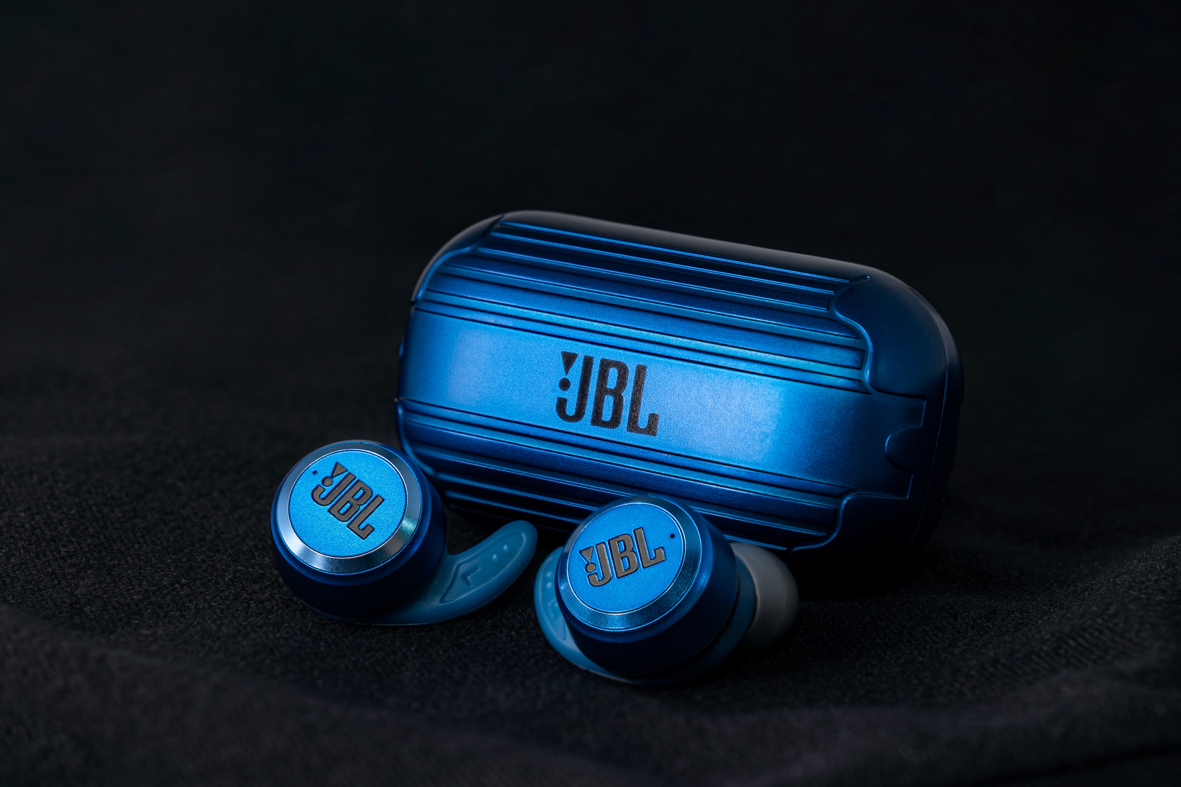 how-to-use-jbl-wireless-earbuds