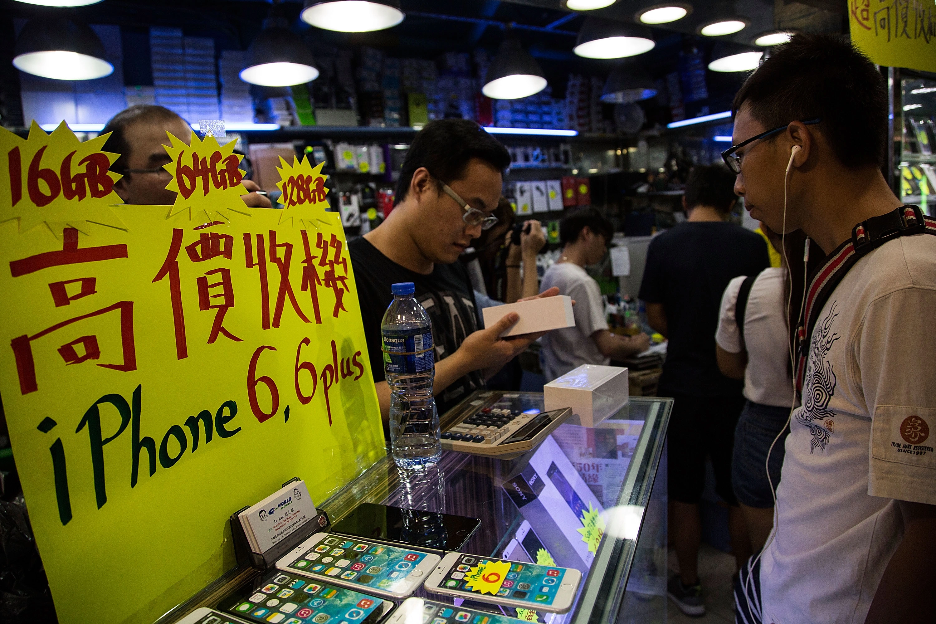 is-it-ok-to-buy-an-iphone-in-hong-kong