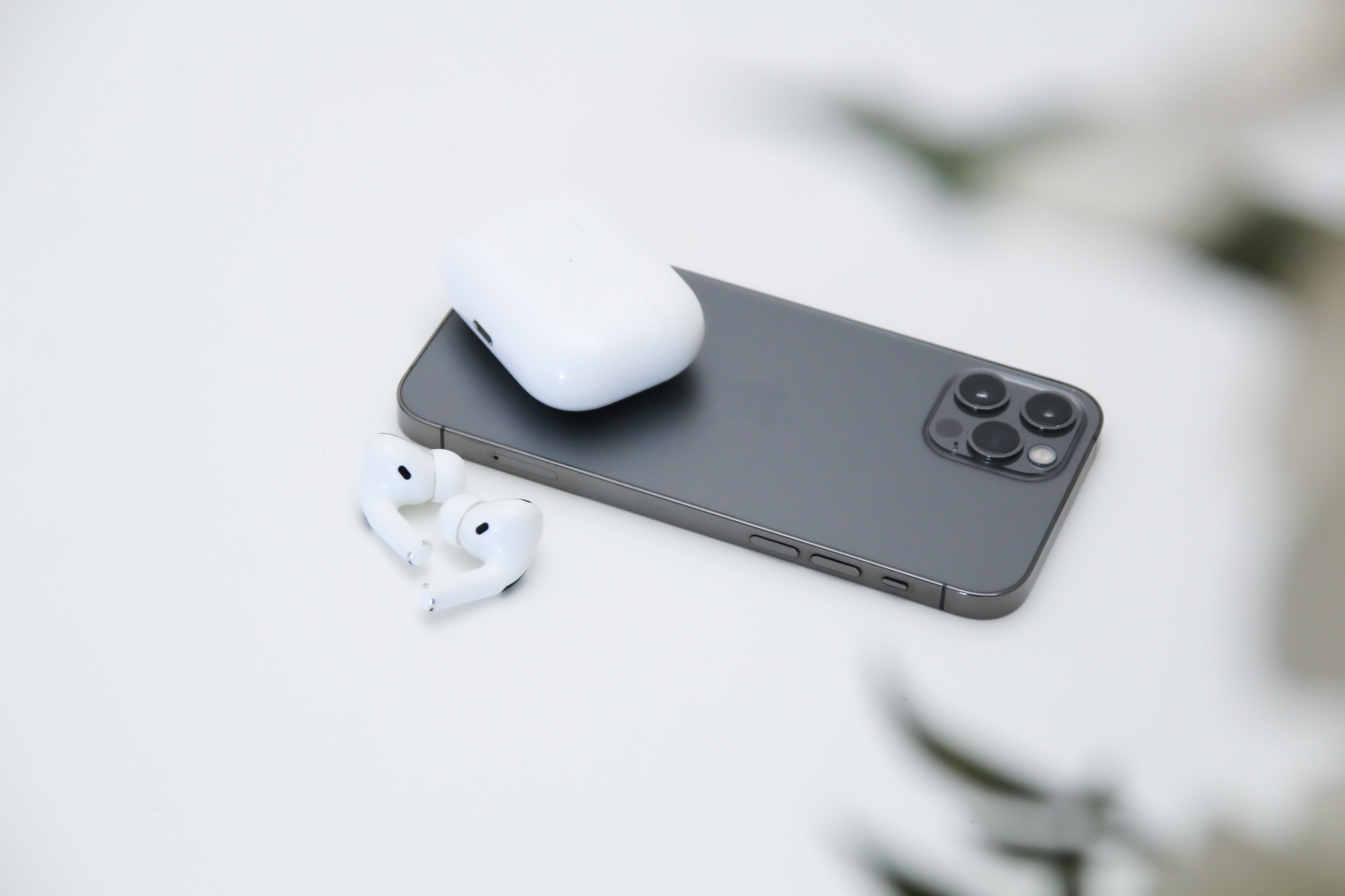 what-is-the-wireless-charging-case-for-airpods