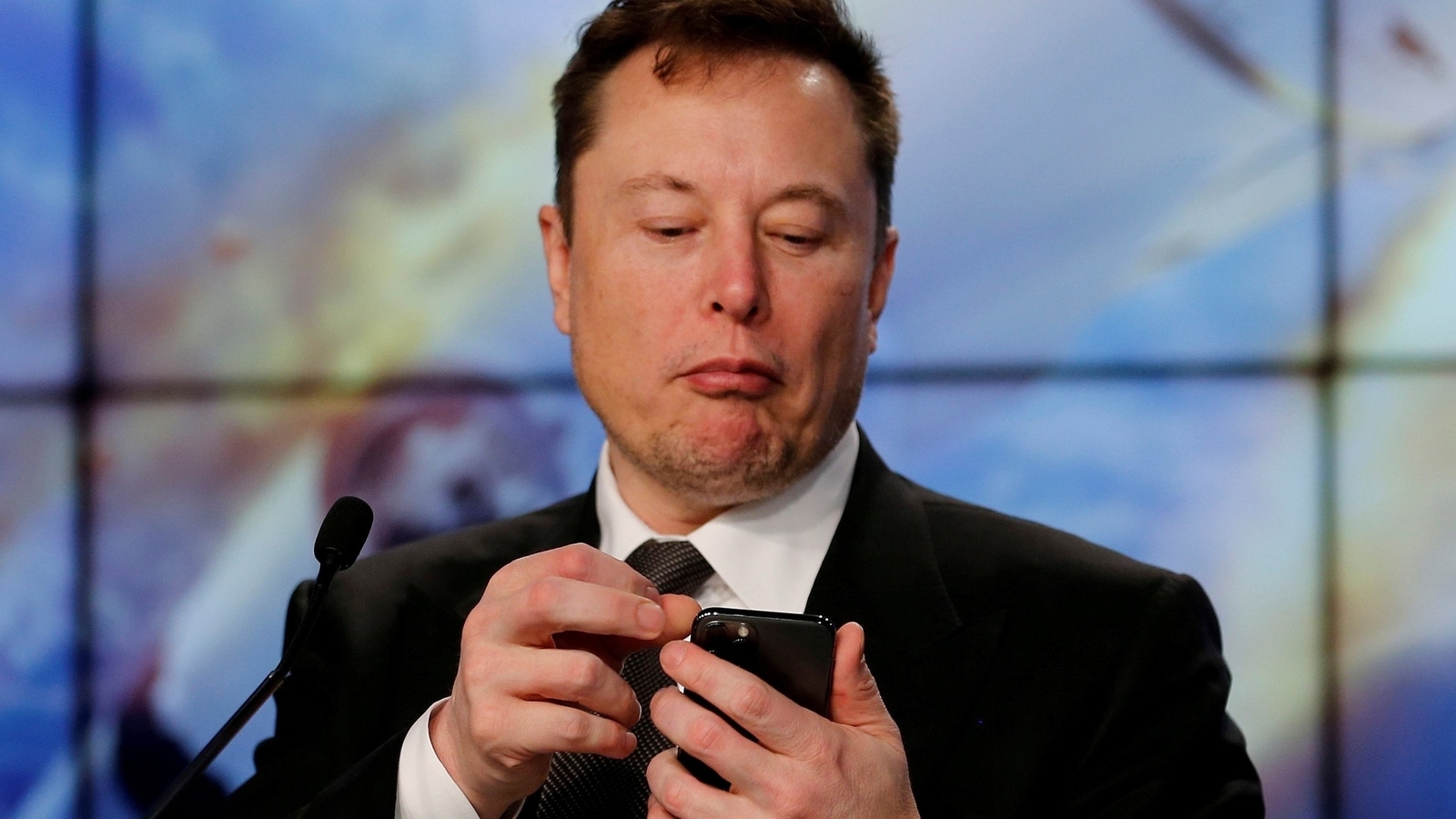 what-phone-does-elon-musk-use
