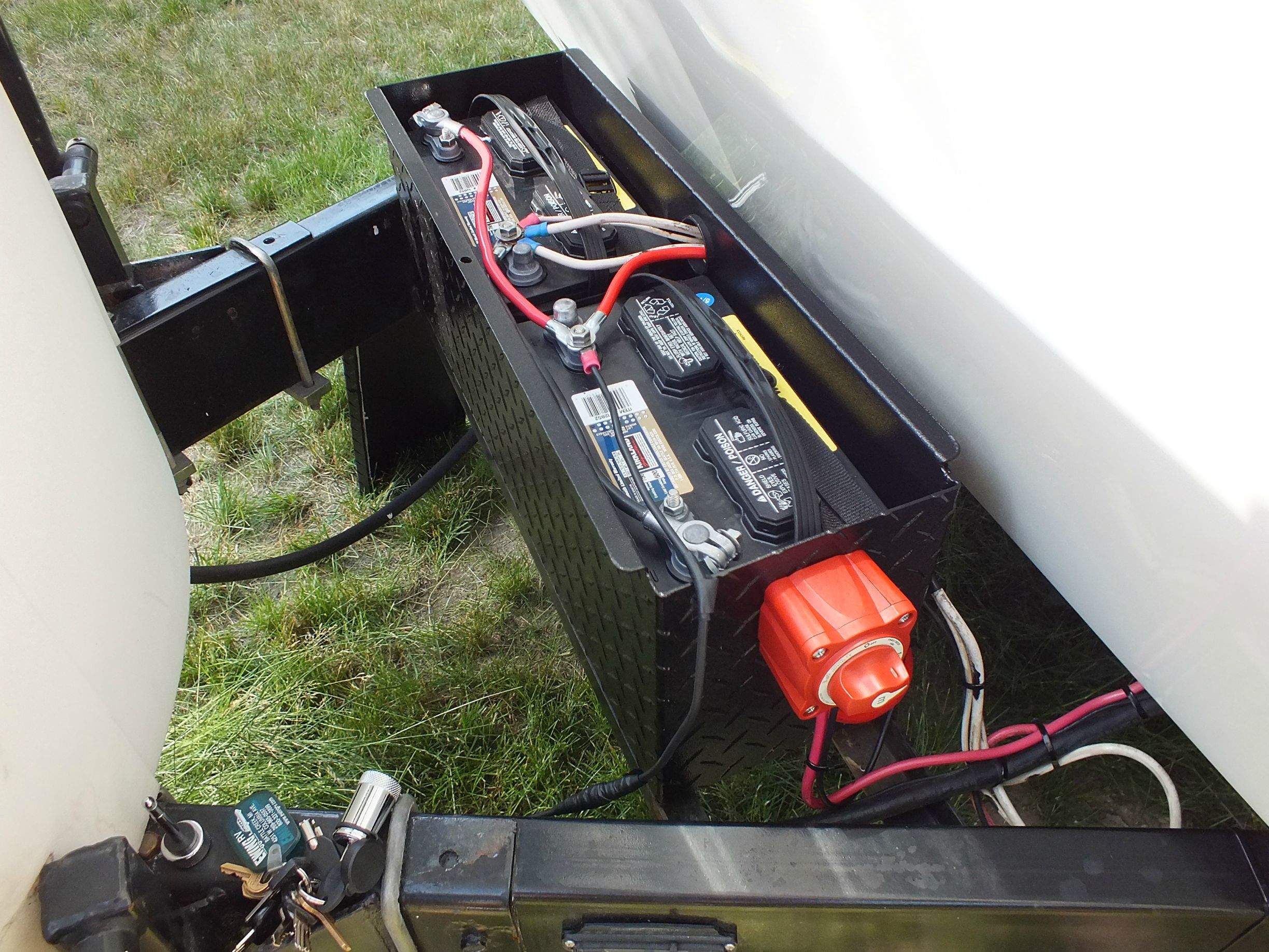 what-runs-off-the-battery-in-a-travel-trailer