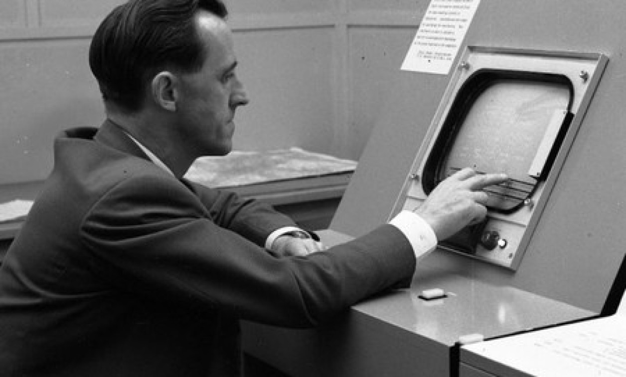 when-was-the-first-touchscreen-invented
