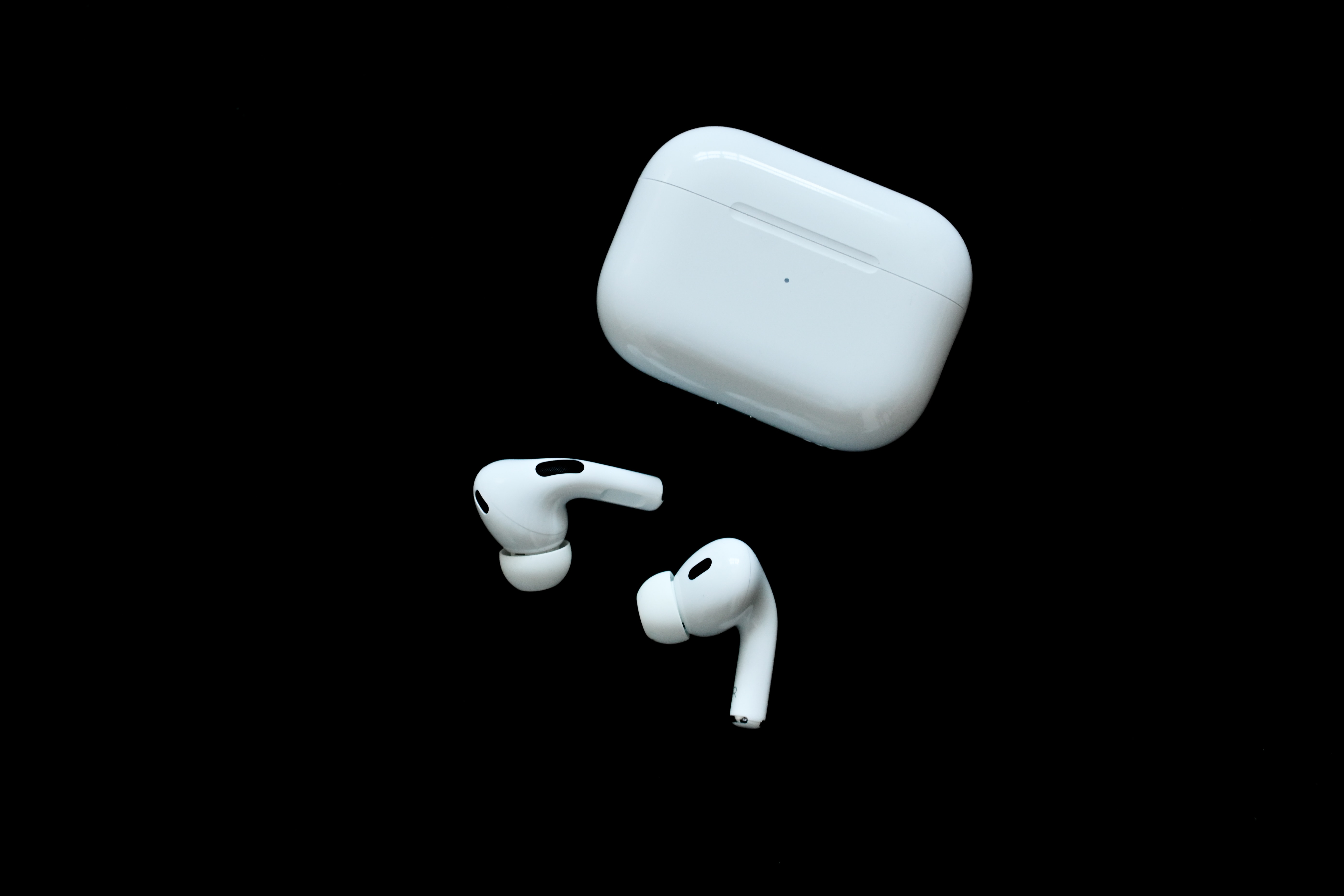 why-is-my-right-airpod-not-charging
