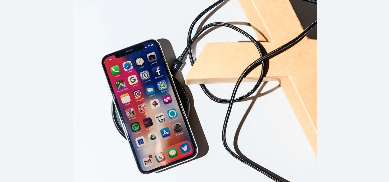 12 Best Wireless Charging For iPhone XR For 2024