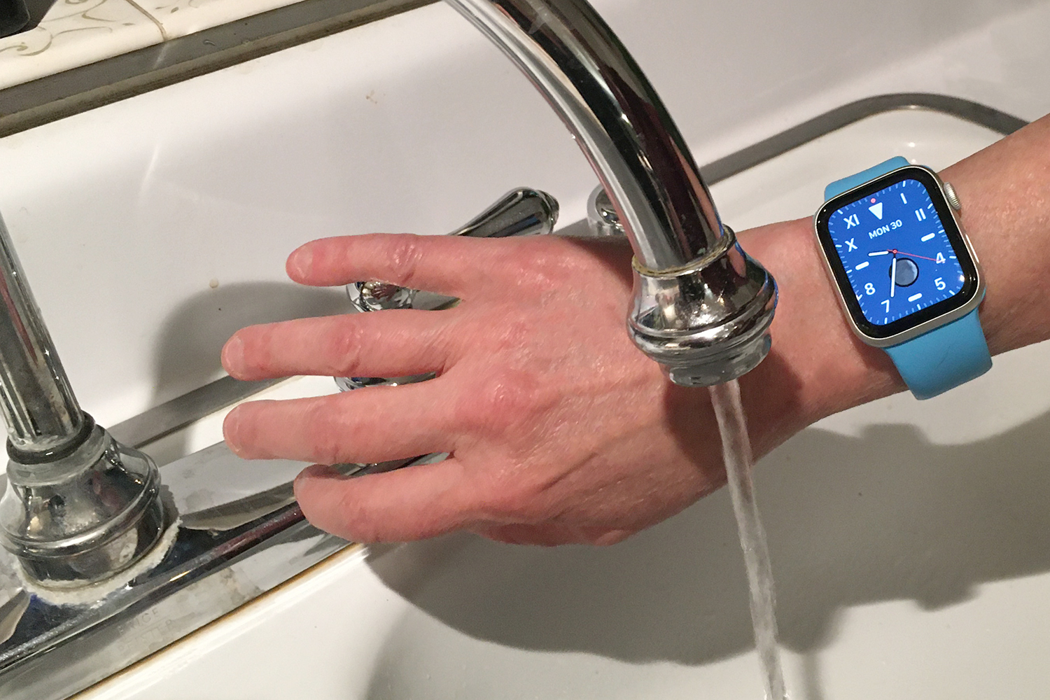13 Best Water Resistant Smartwatch for 2024
