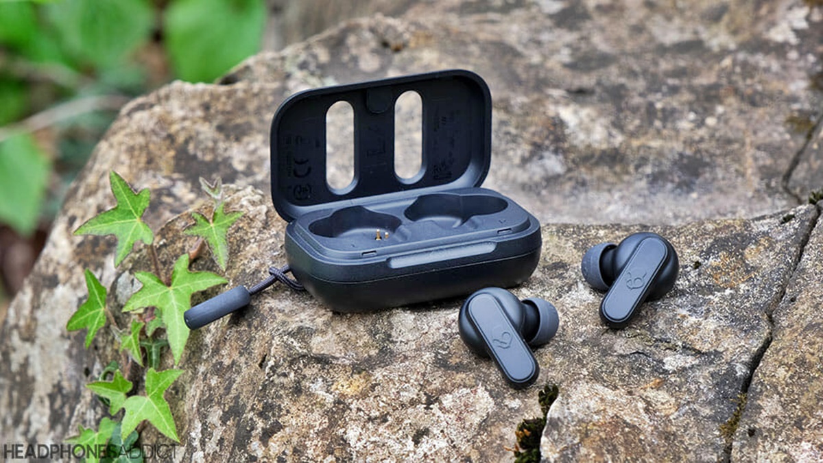 14 Best Wireless Earbuds Under 20 for 2024