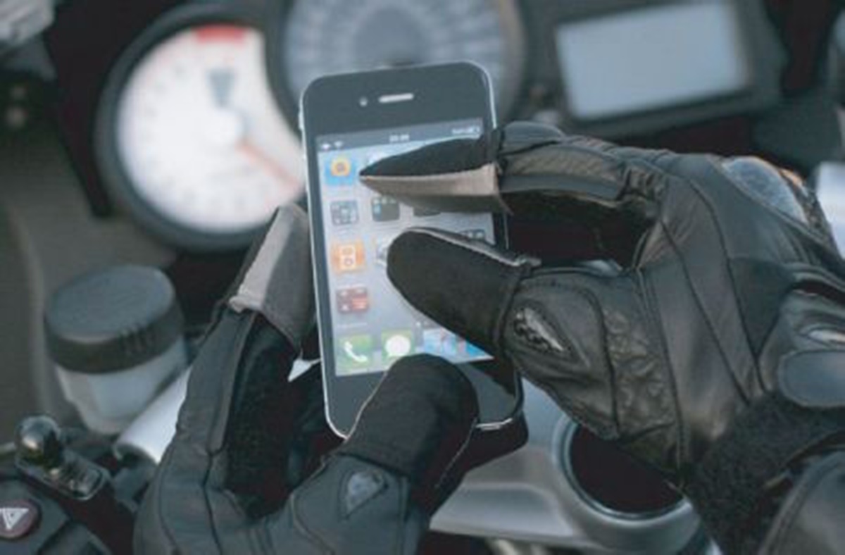 15 Best Touchscreen Motorcycle Gloves for 2024