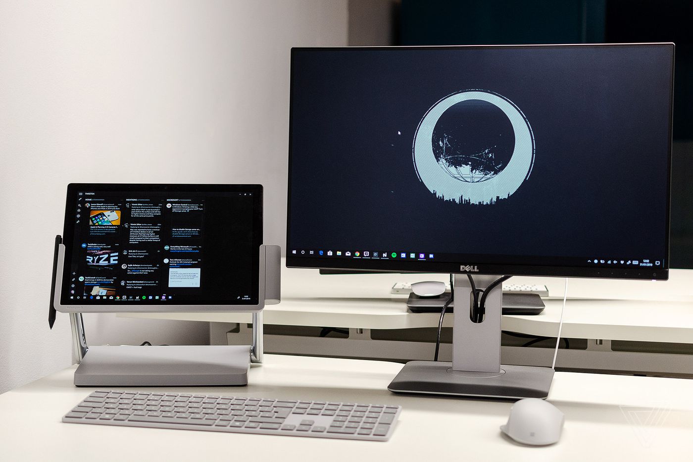 how-do-i-connect-a-surface-pro-with-a-docking-station-to-two-external-monitors