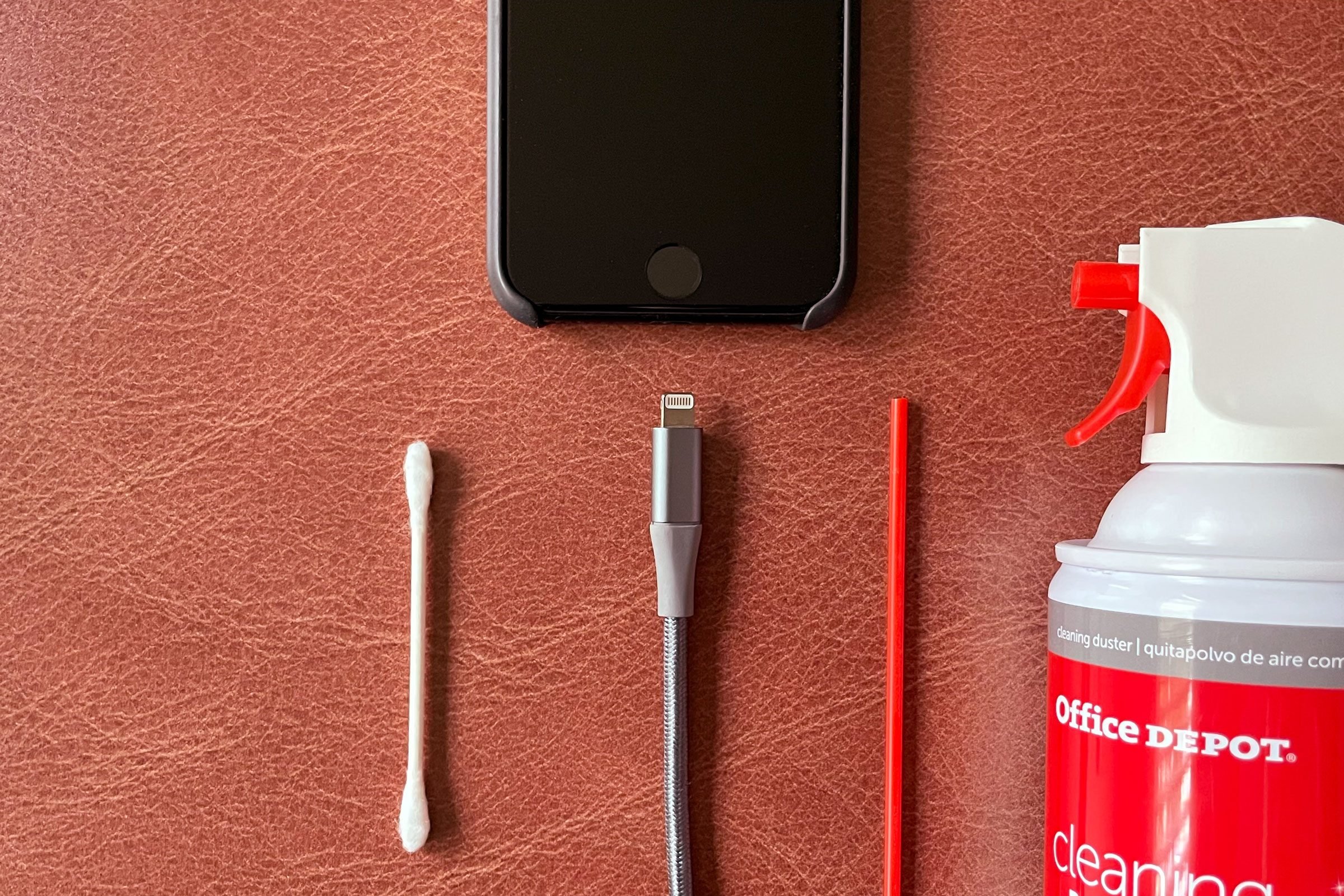 how-to-clean-iphone-dock-connector