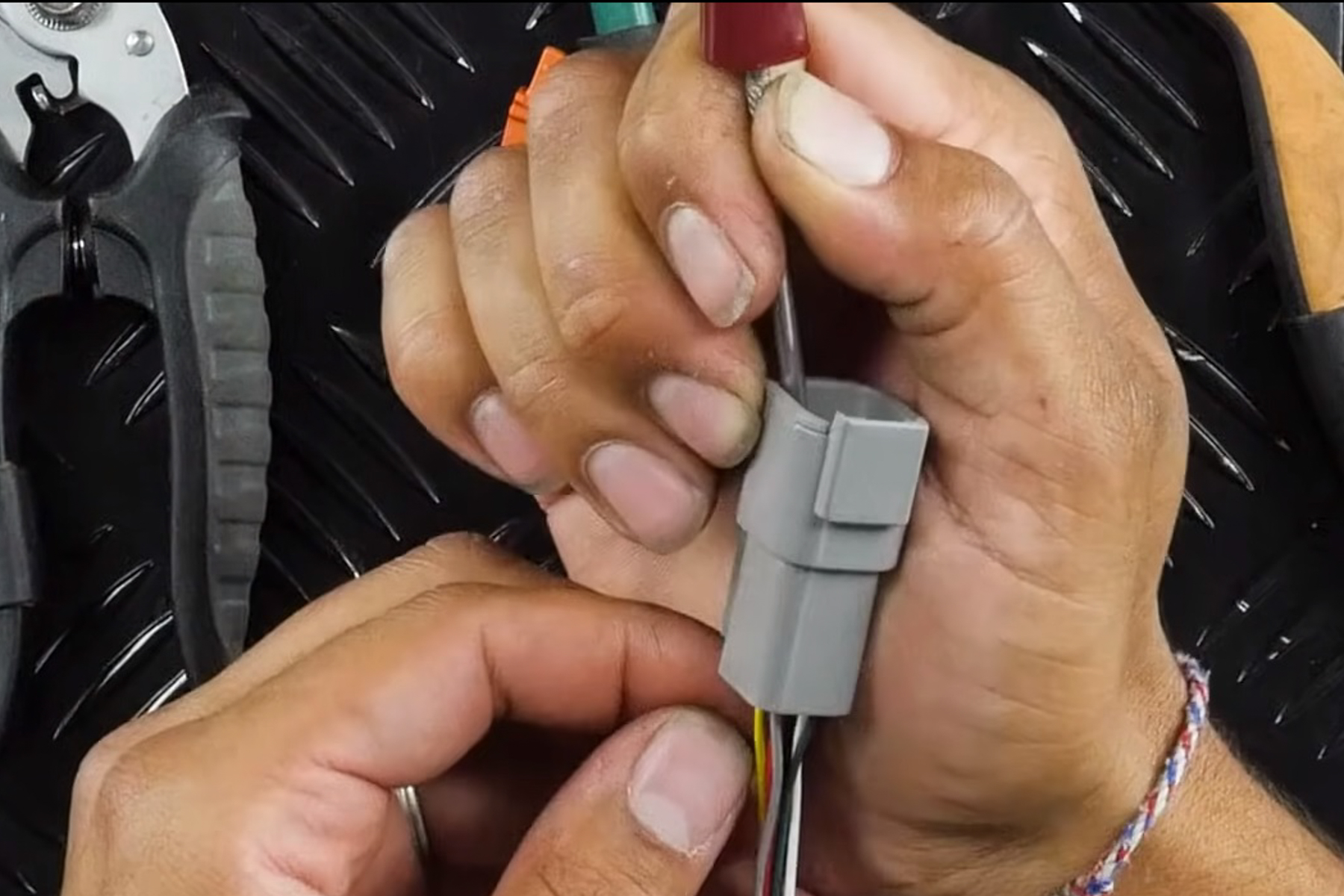 how-to-de-pin-connector