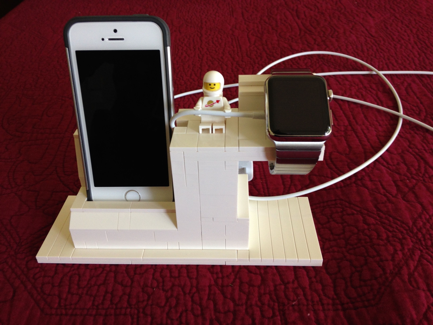 how-to-make-a-docking-station-for-cell-phone-with-legos