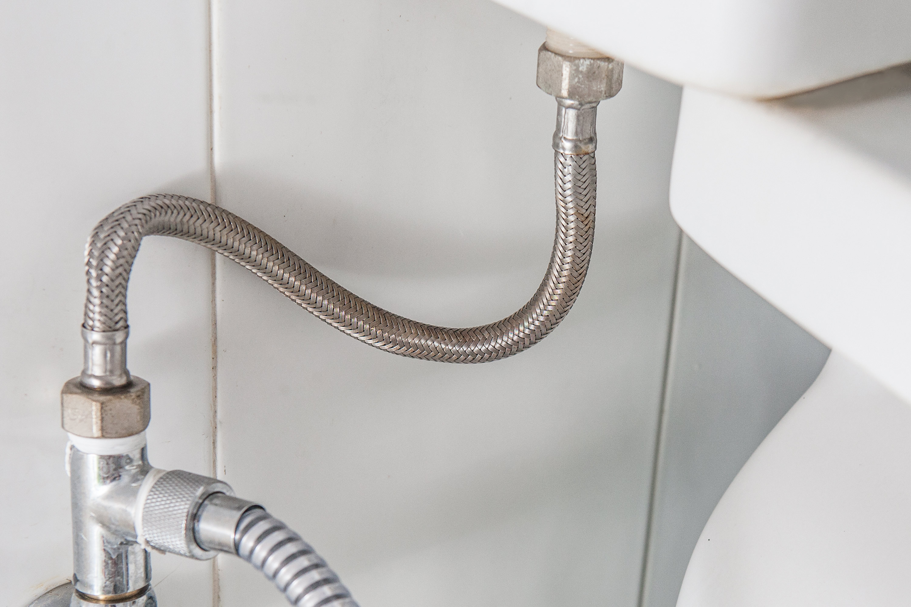 how-to-replace-toilet-connector