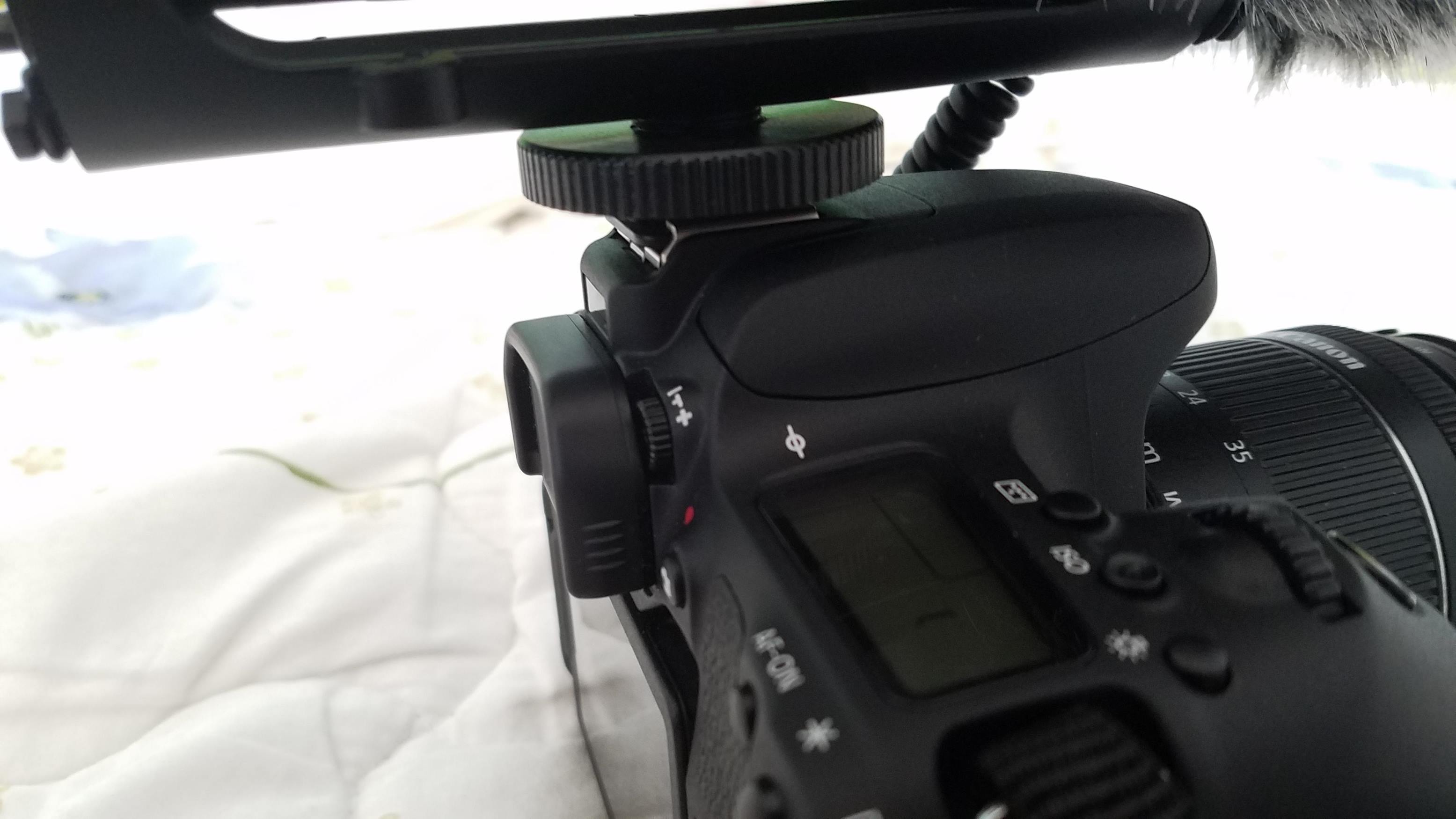 how-to-take-off-a-stuck-monopod-shoe-from-camera