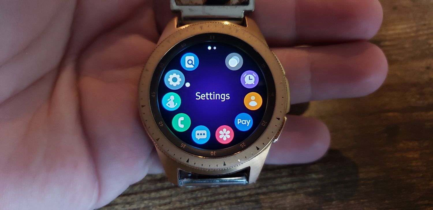 how-to-turn-on-a-samsung-smartwatch