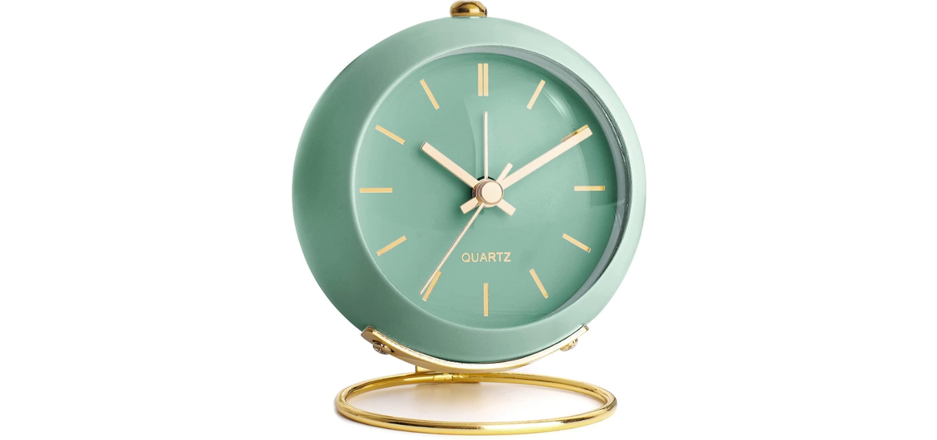 15 Incredible Battery-Operated Desk Clocks For 2024